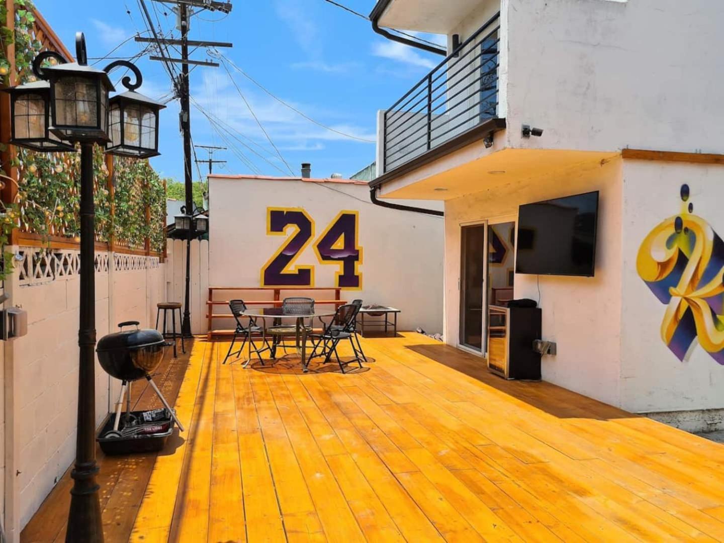 Kobe Bryant-themed 3 Bedroom With Hot Tub 10 Minutes From Rodeo Drive Holiday home Los Angeles