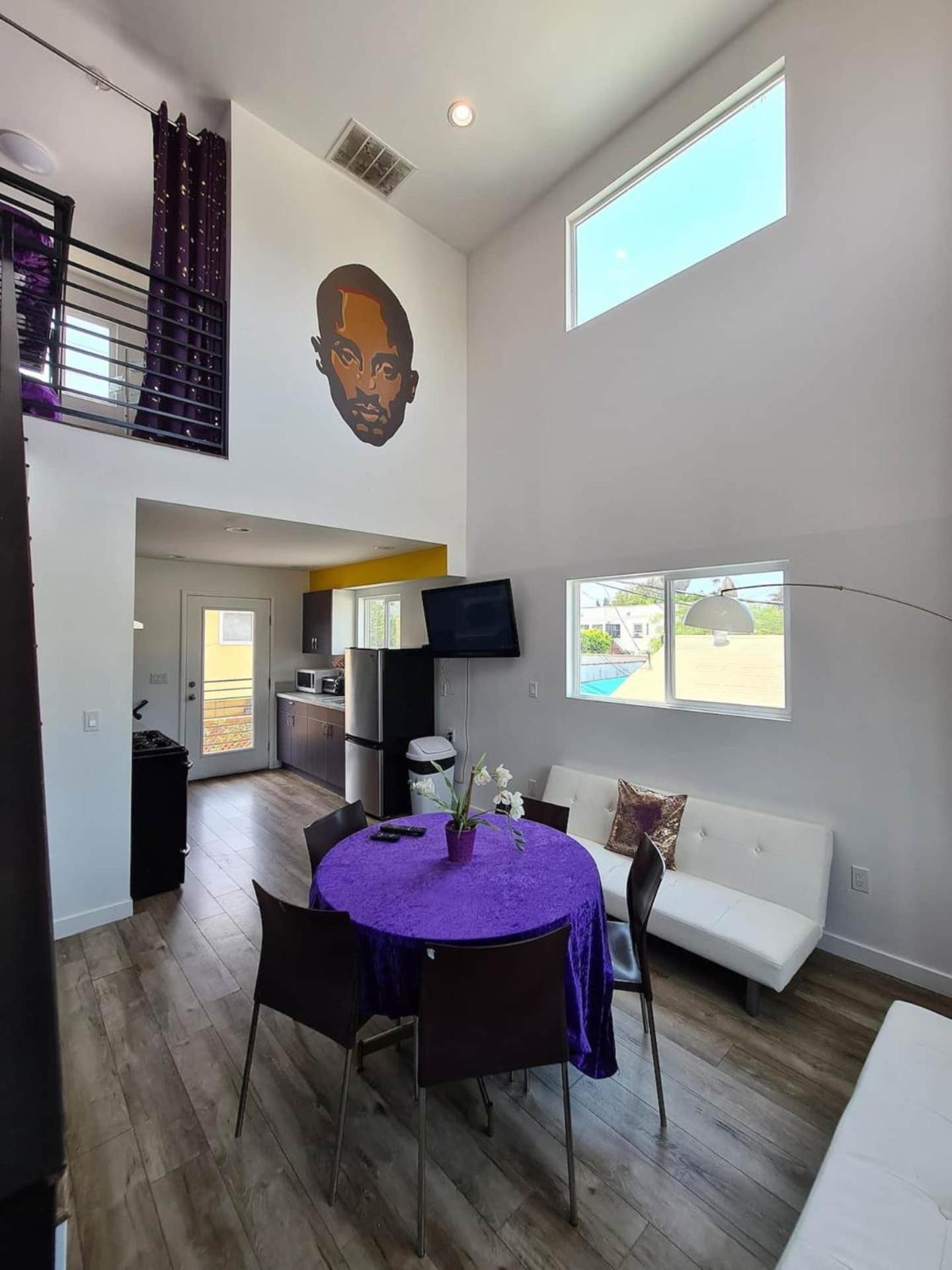 Kobe Bryant-themed 3 Bedroom With Hot Tub 10 Minutes From Rodeo Drive Los Angeles