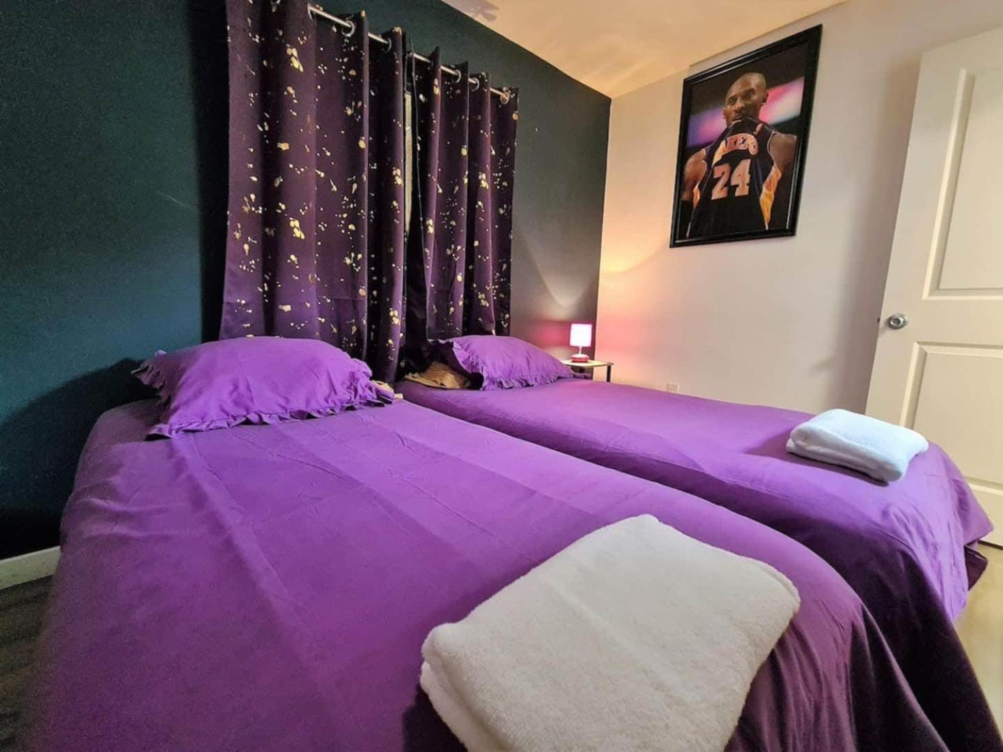 Kobe Bryant-themed 3 Bedroom With Hot Tub 10 Minutes From Rodeo Drive Holiday home Los Angeles