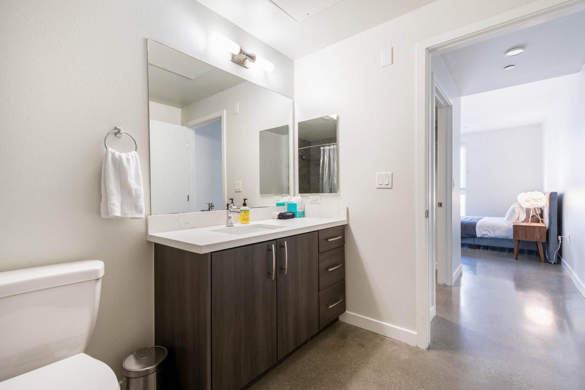 New 2br Mid Century An *