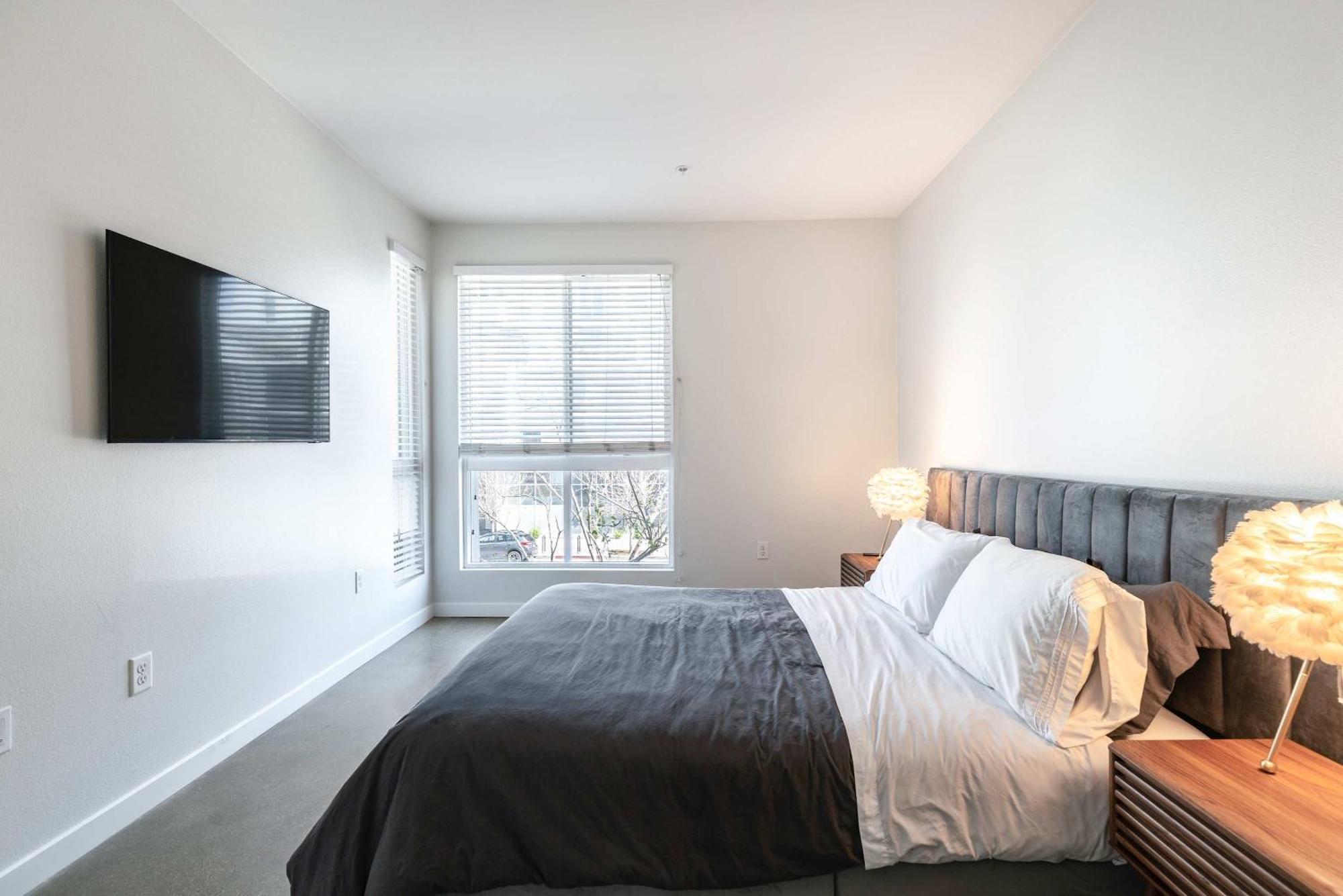 Apartment New 2br Mid Century An