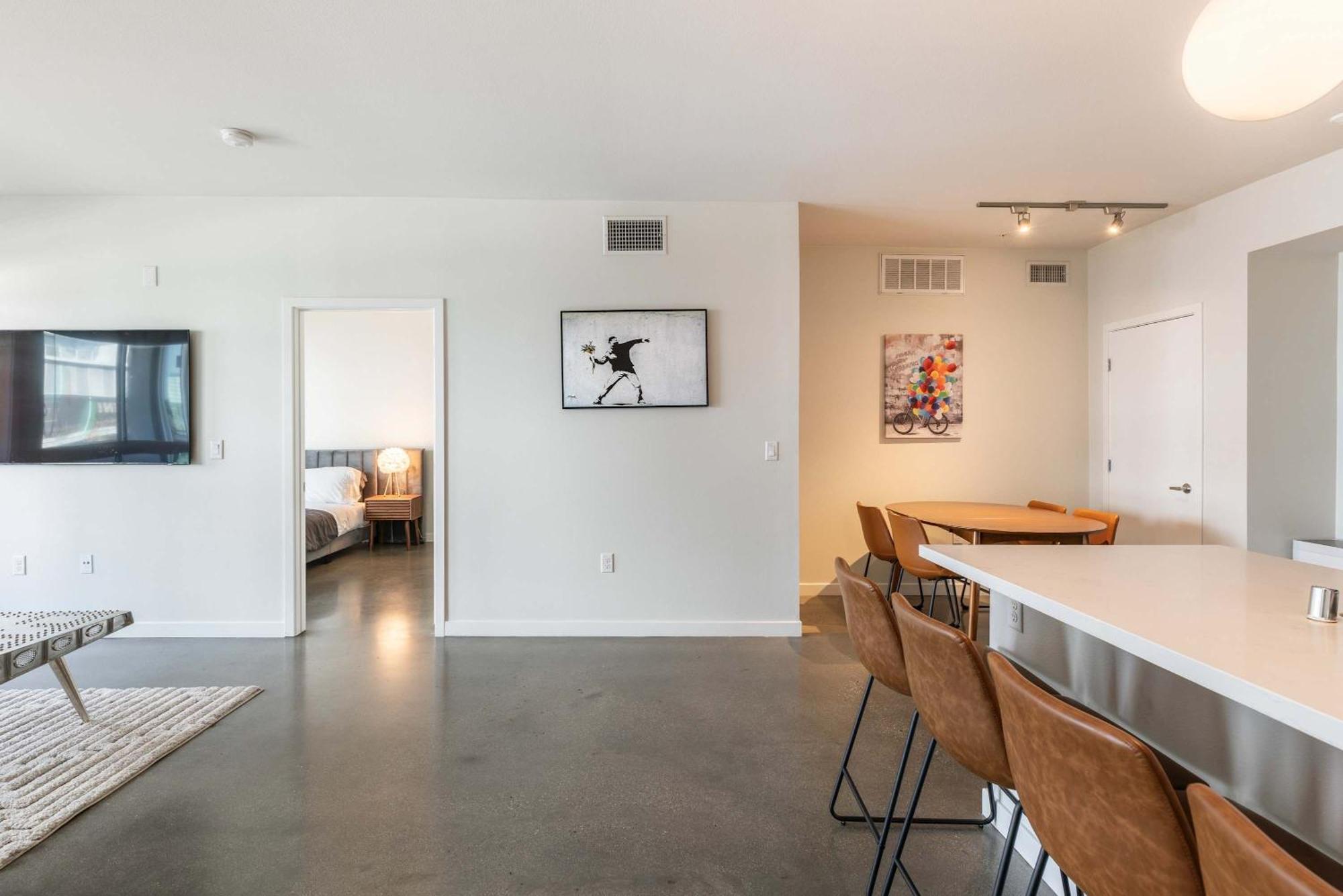 New 2br Mid Century An *