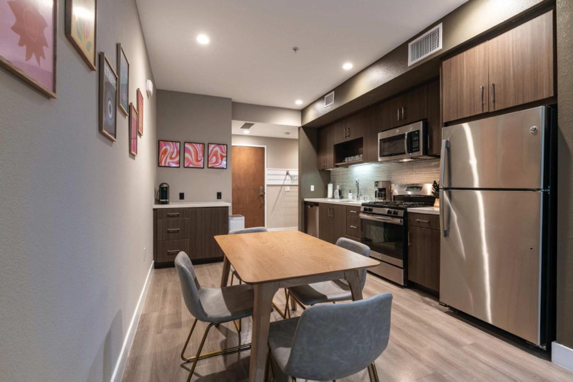 Modern Luxury Avl Los Angeles