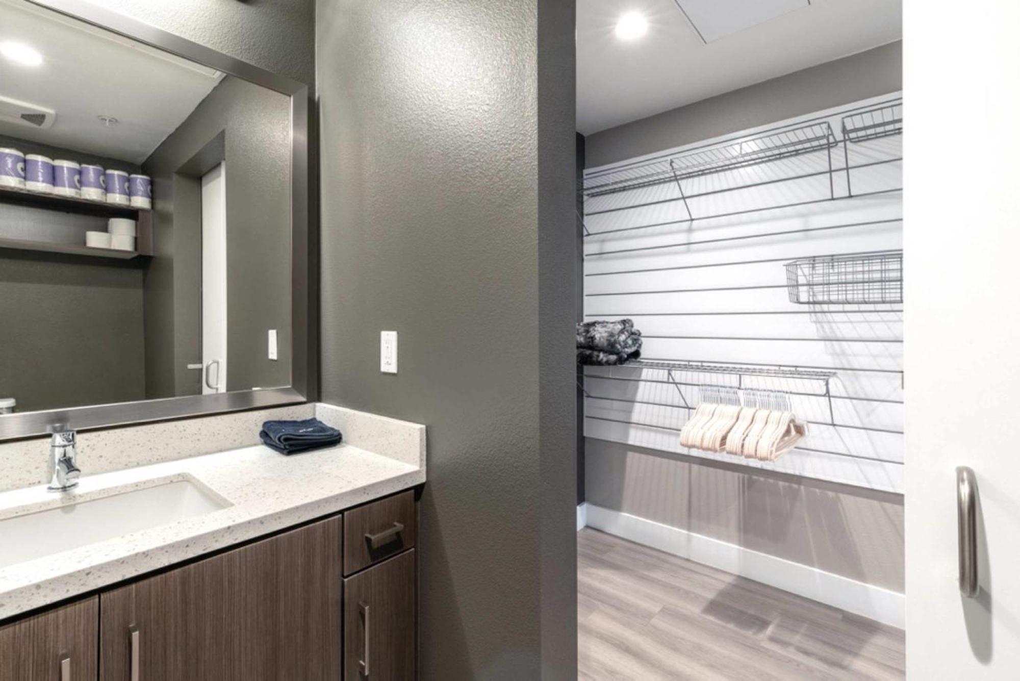 Modern Luxury Avl Apartment *
