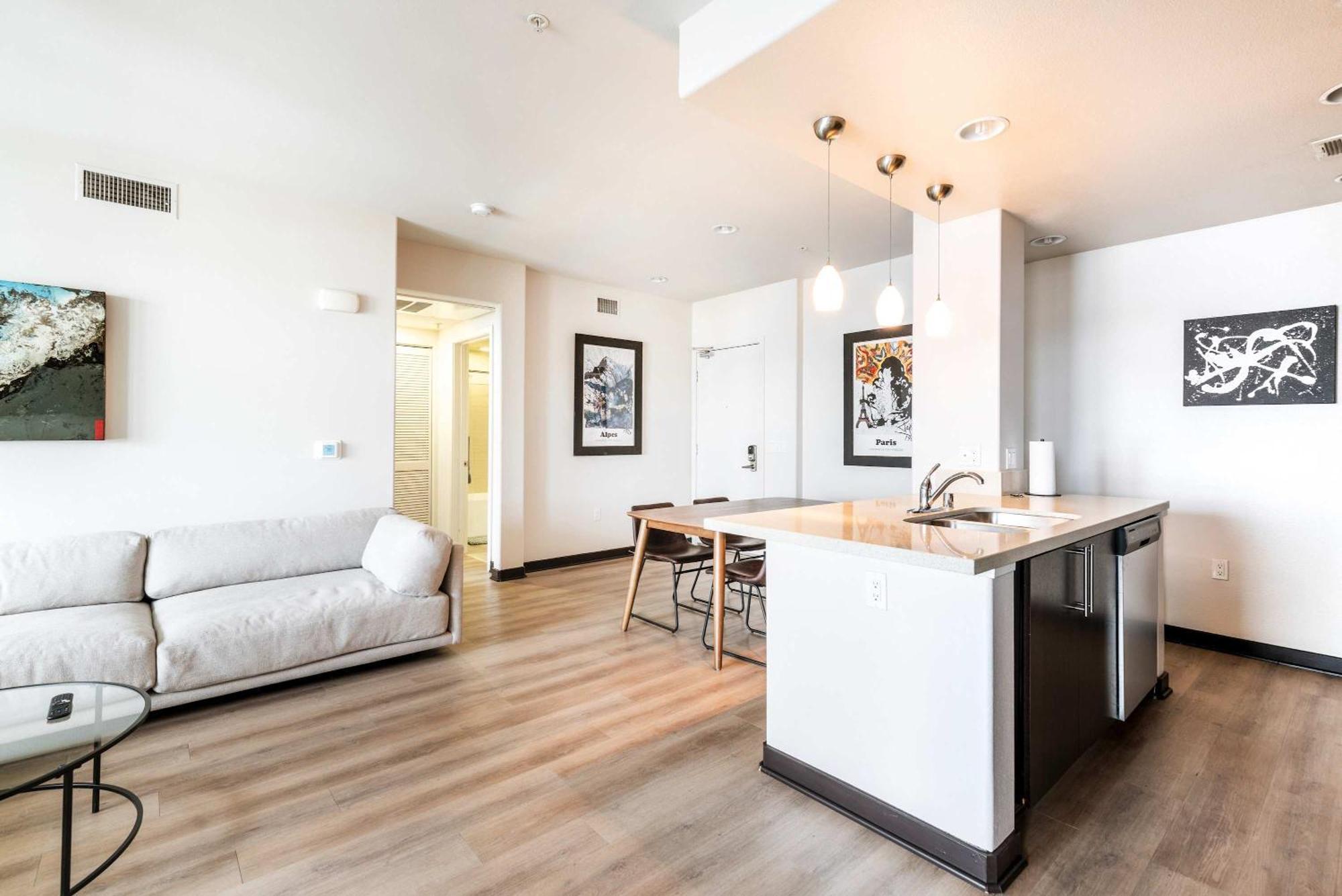 New 2br Weho Getaway D Apartment *