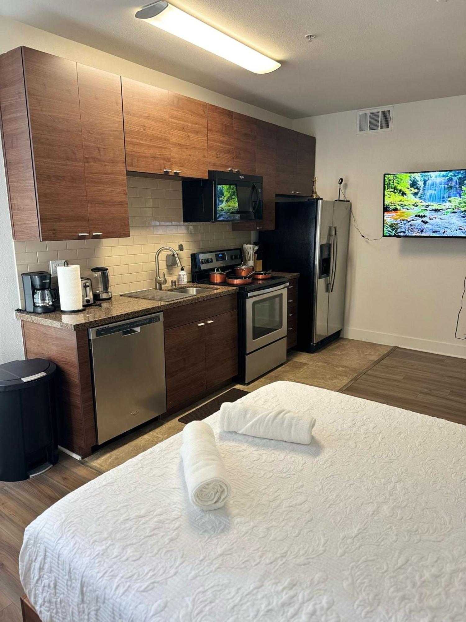 Apartment Exclusive In Mdr-venice With Pool, Gym & Hottub Los Angeles