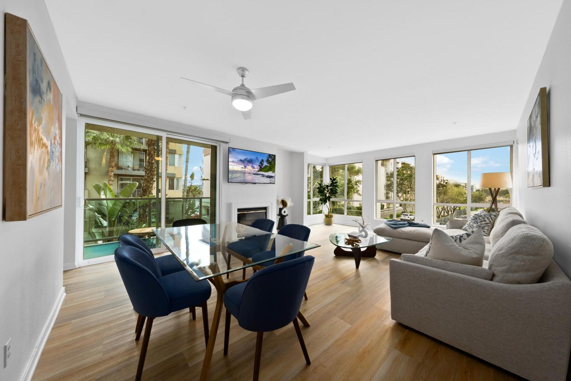 The Turquoise Lounge - Chic 2br View Pool, Sauna * Los Angeles