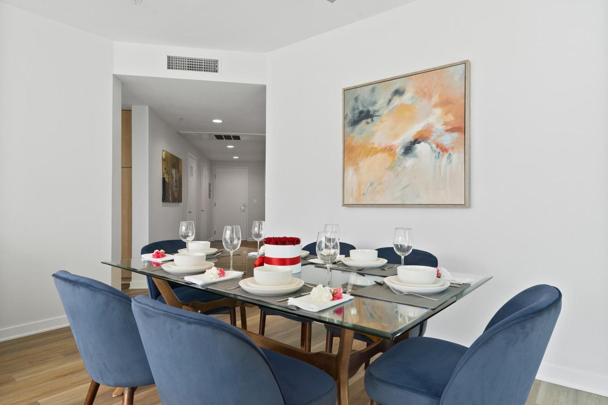 Apartment The Turquoise Lounge - Chic 2br View Pool, Sauna