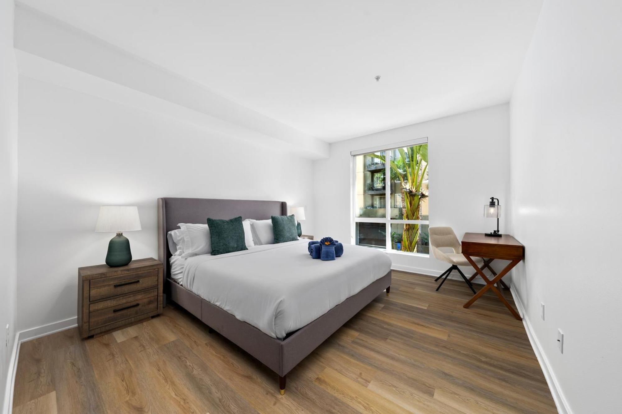 The Turquoise Lounge - Chic 2br View Pool, Sauna Los Angeles