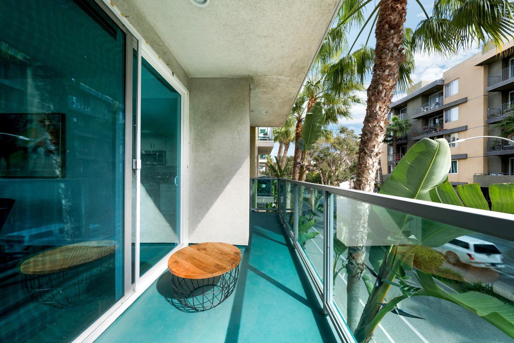 The Turquoise Lounge - Chic 2br View Pool, Sauna Apartment Los Angeles