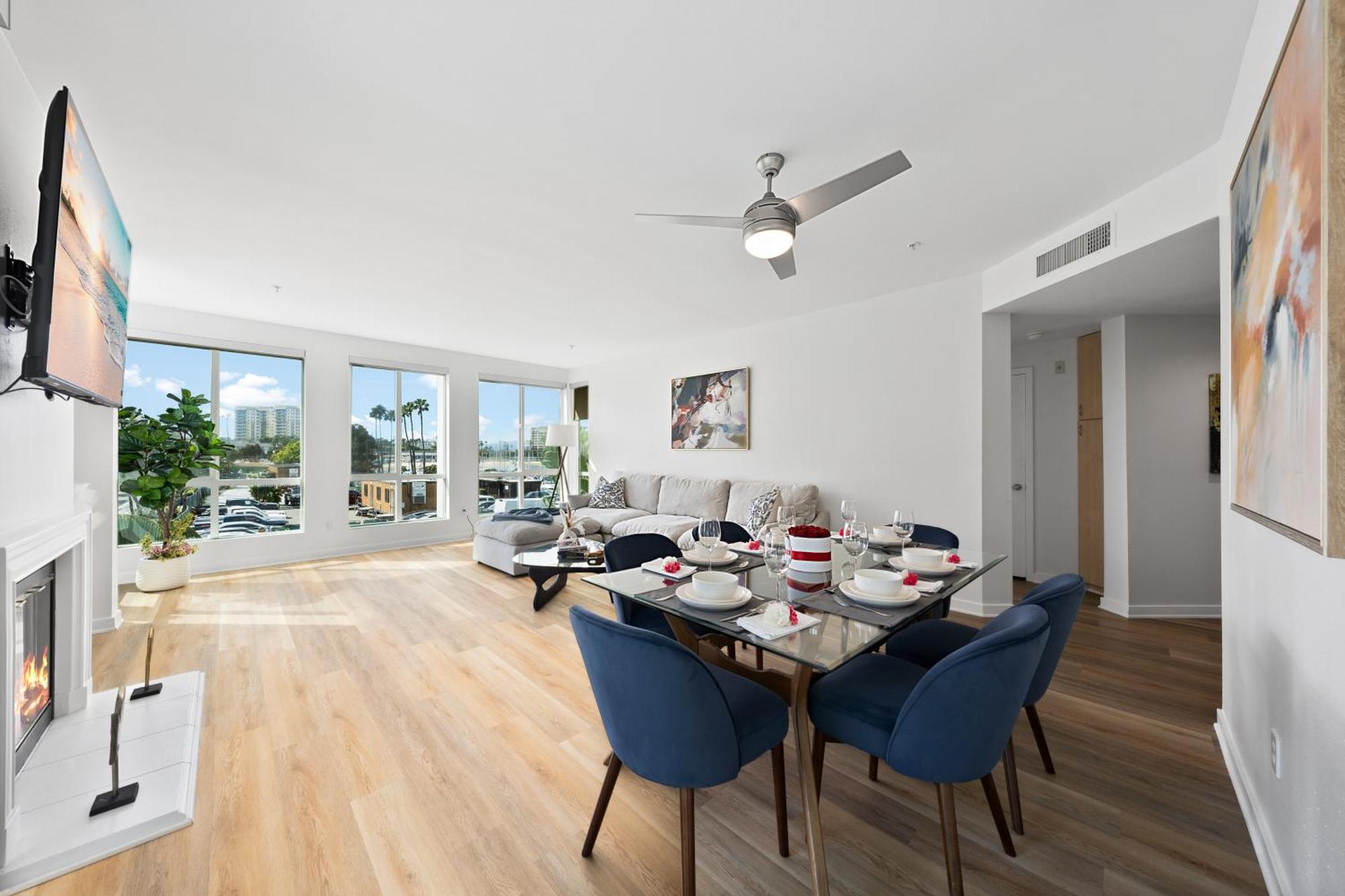 The Turquoise Lounge - Chic 2br View Pool, Sauna Apartment