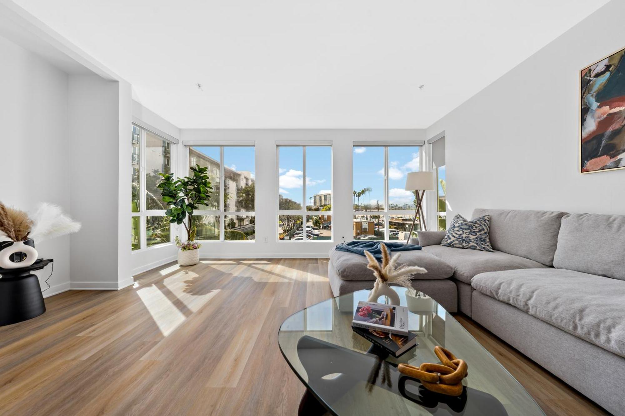 The Turquoise Lounge - Chic 2br View Pool, Sauna Apartment *