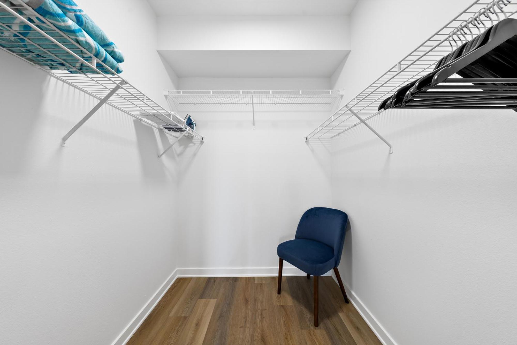 The Turquoise Lounge - Chic 2br View Pool, Sauna * Los Angeles