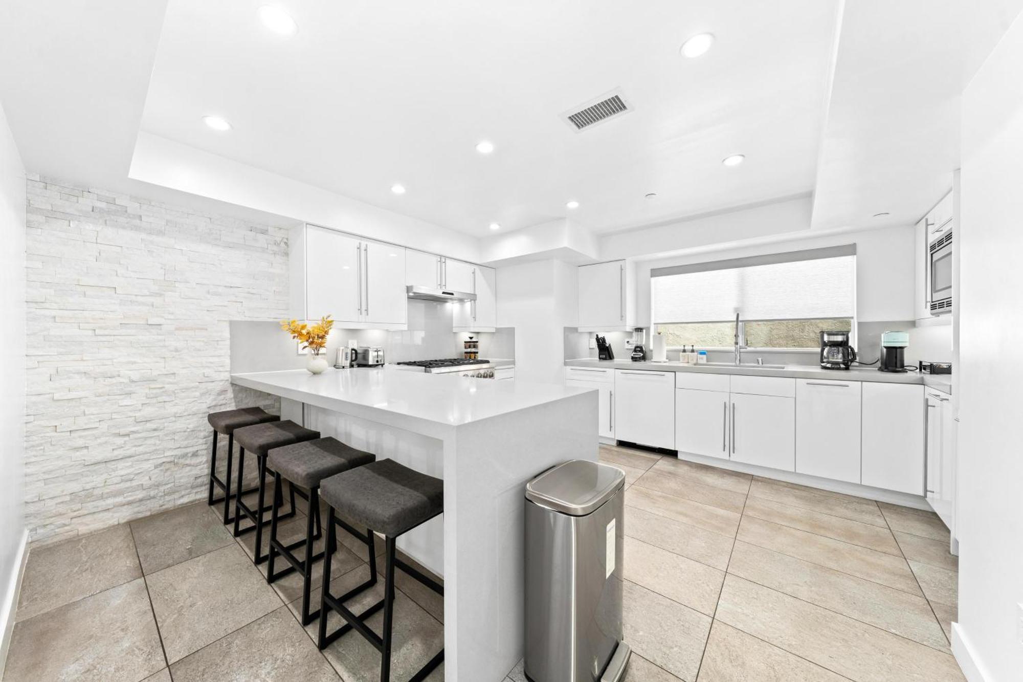 The Diamond Dune - Upscale 3 Level 4br Terrace Santa Monica Apartment