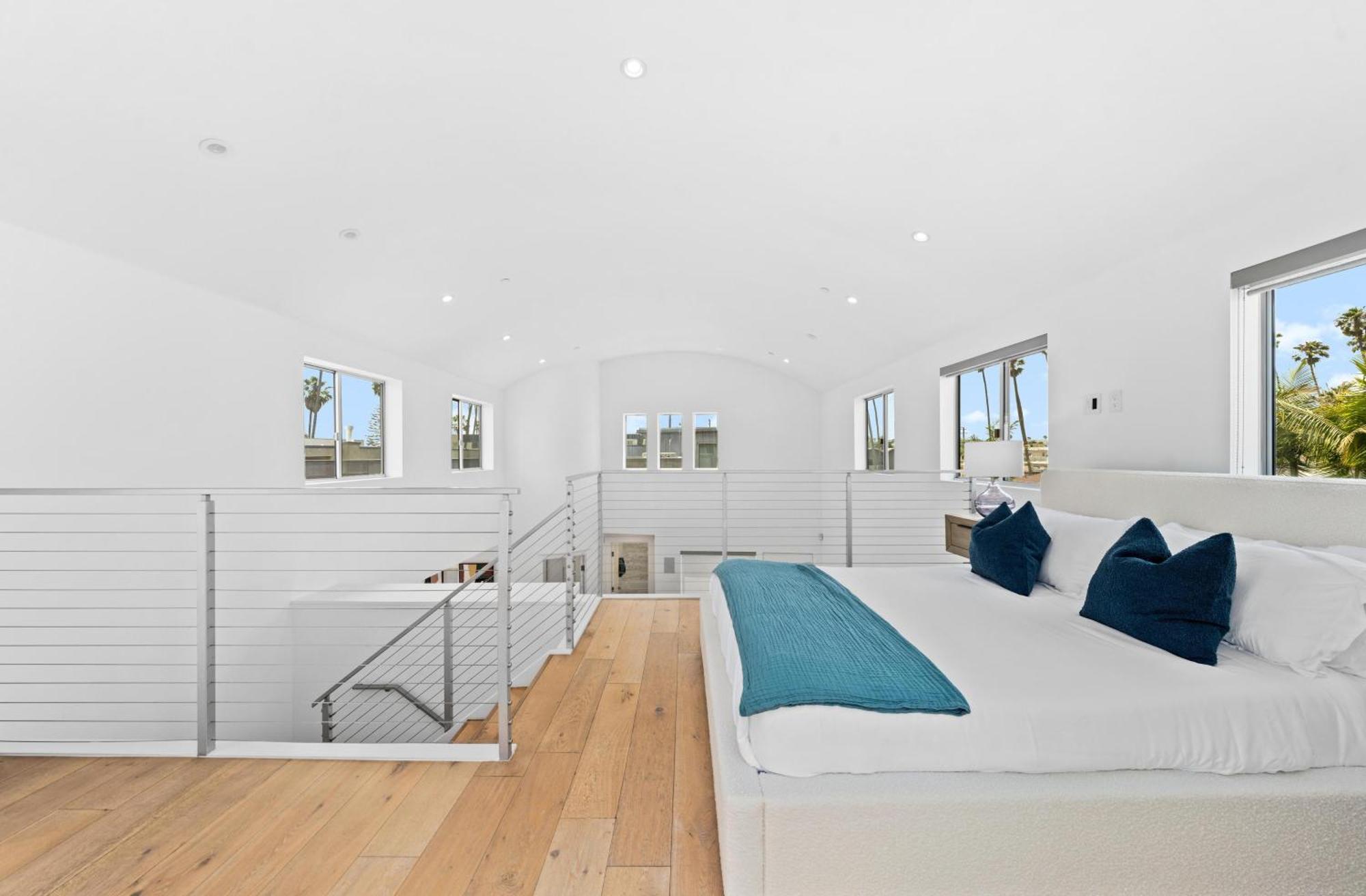 The Diamond Dune - Upscale 3 Level 4br Terrace Santa Monica *