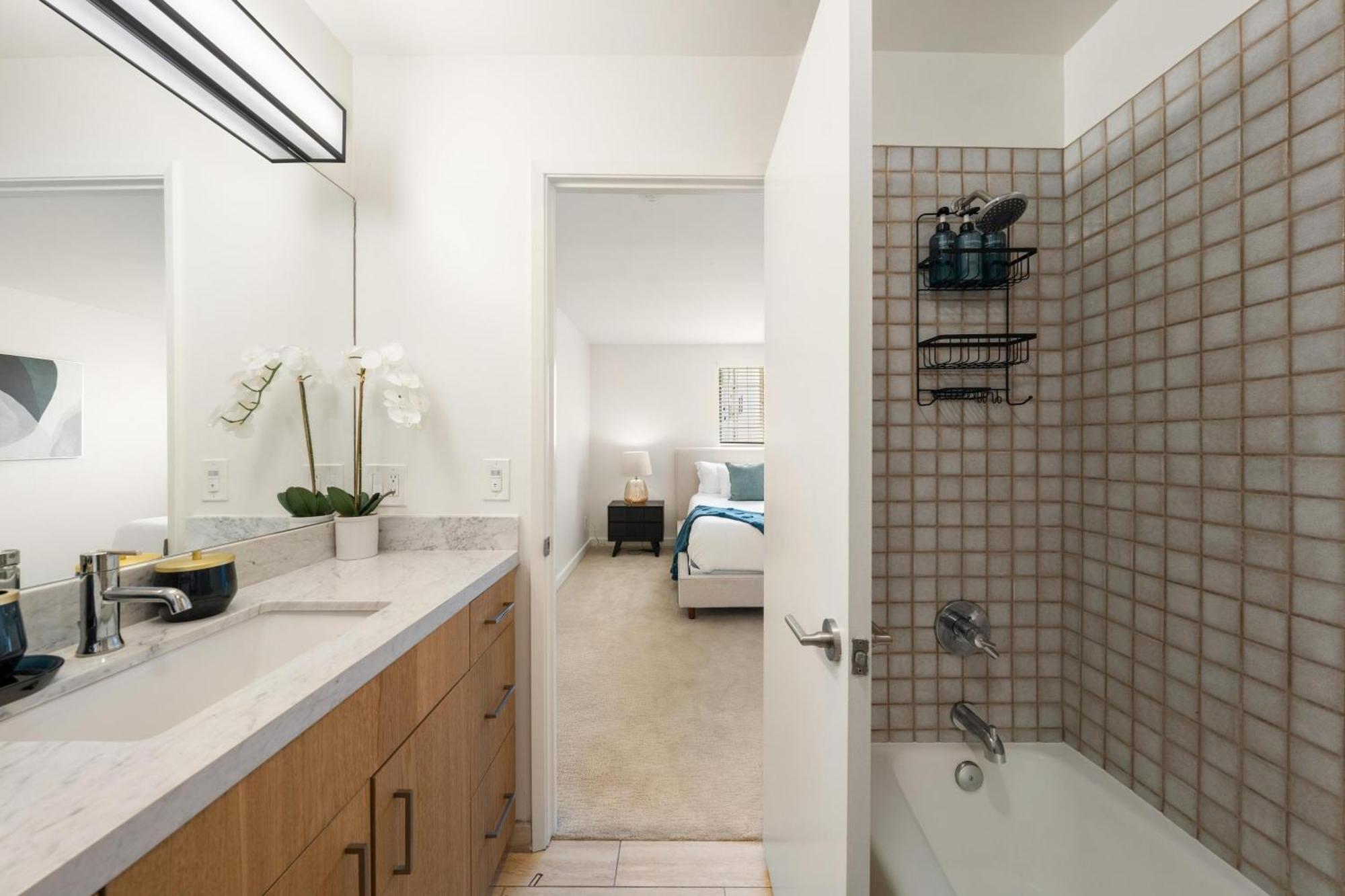 Unaluma 2br Retreat Santa Monica Prime Location