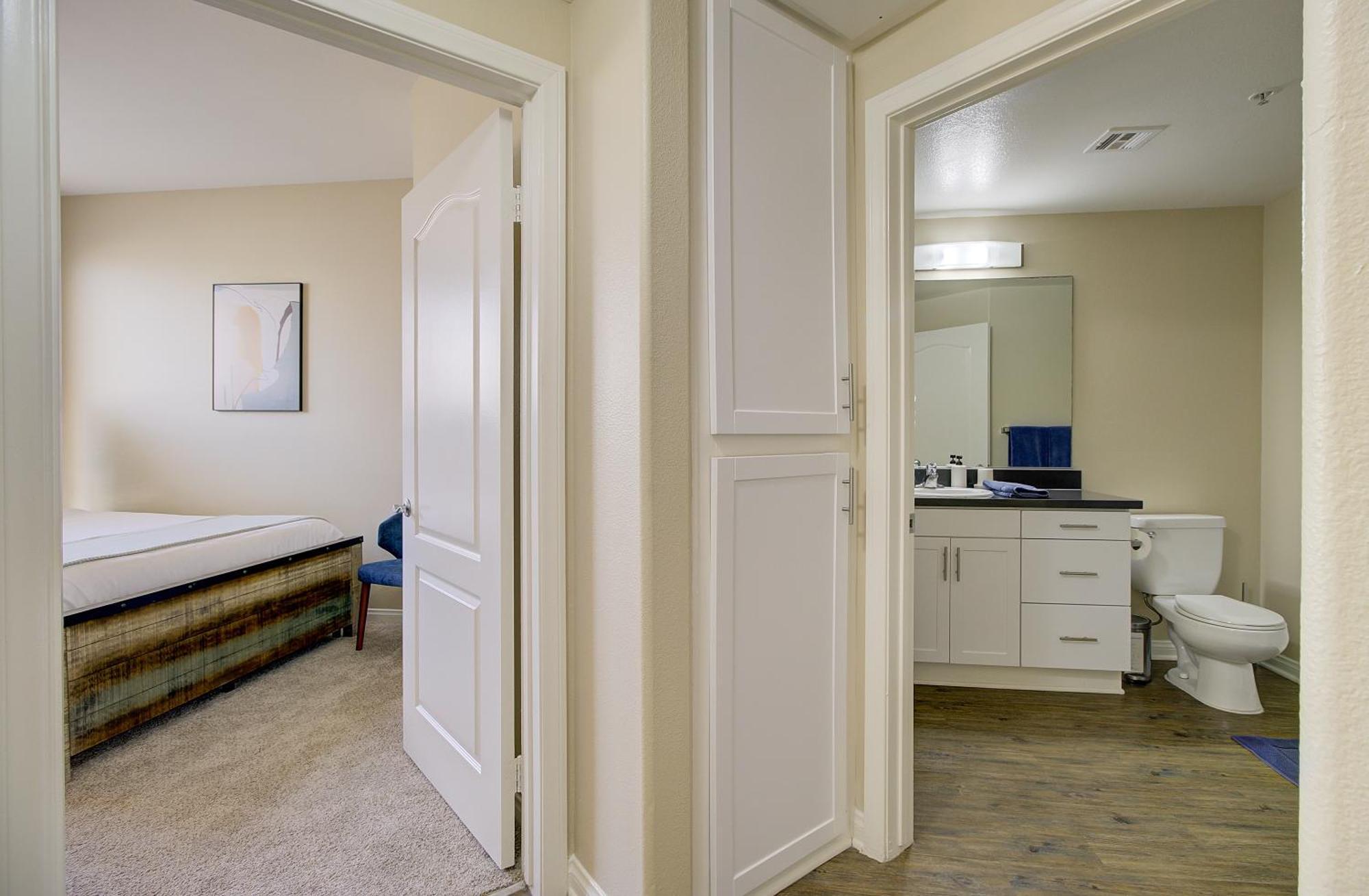 Zircon Zen - Quiet Retreat 2br Pool, Jacuzzi Marina Apartment Los Angeles