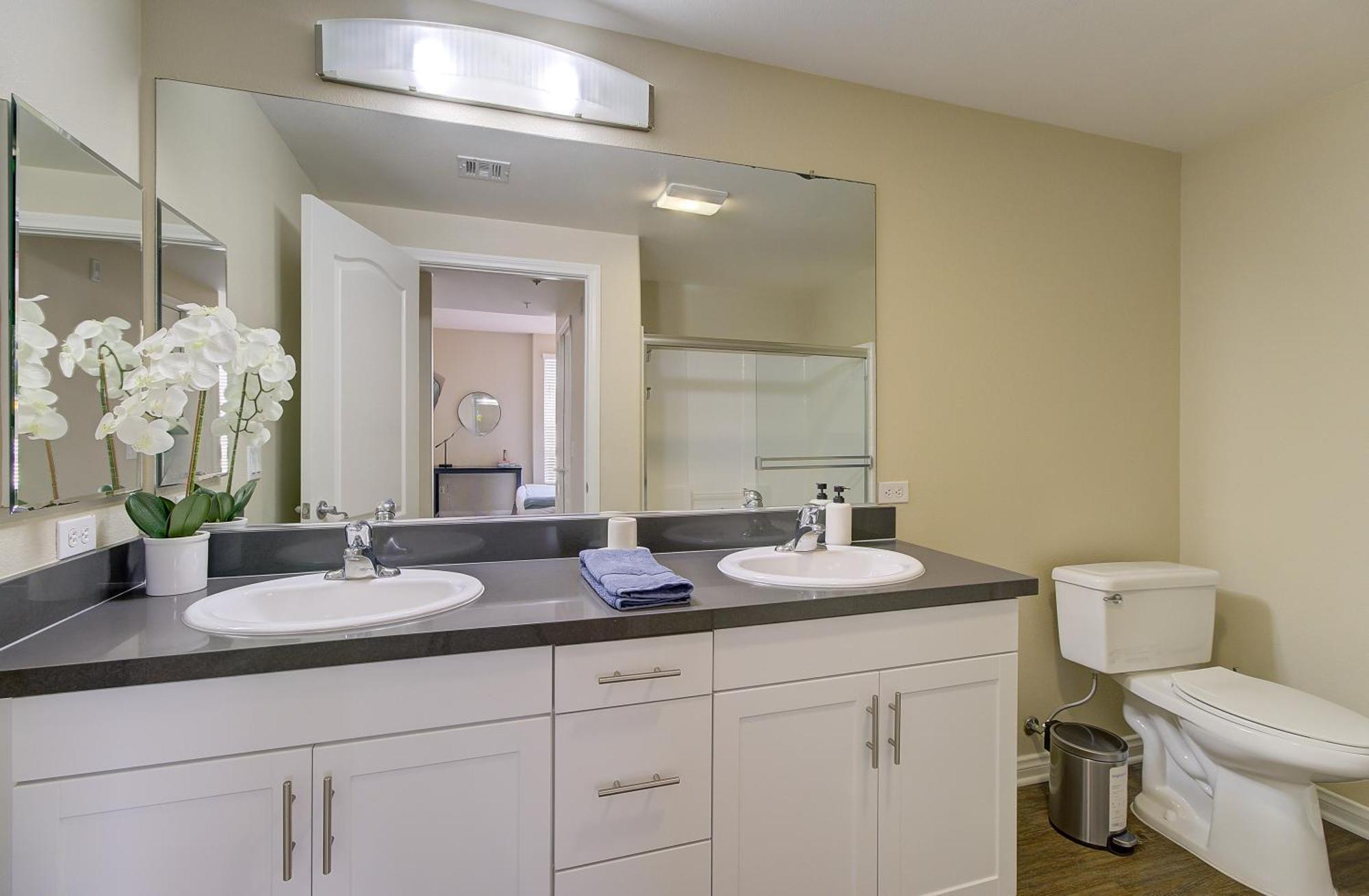 Zircon Zen - Quiet Retreat 2br Pool, Jacuzzi Marina *