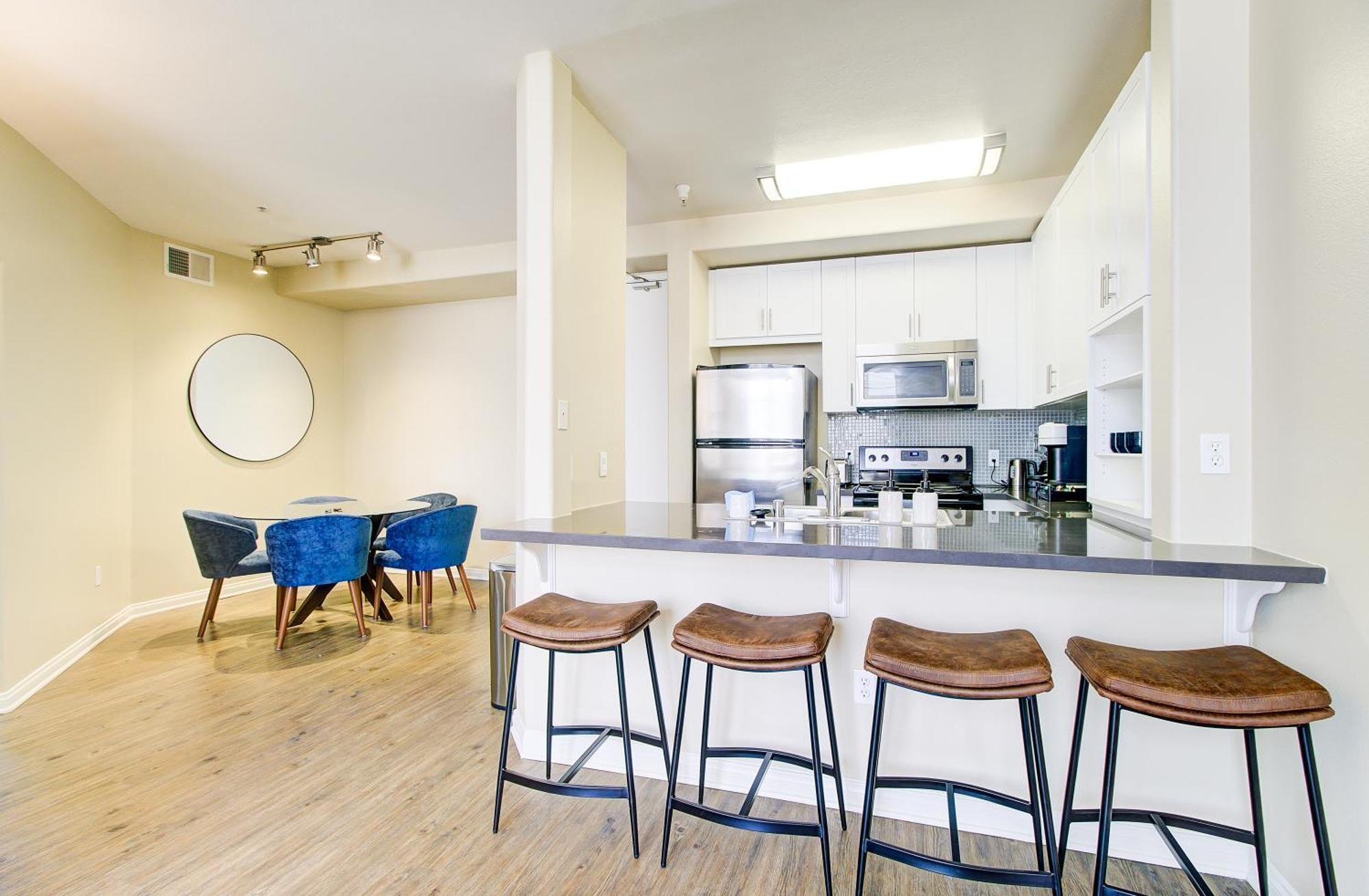 Zircon Zen - Quiet Retreat 2br Pool, Jacuzzi Marina Los Angeles