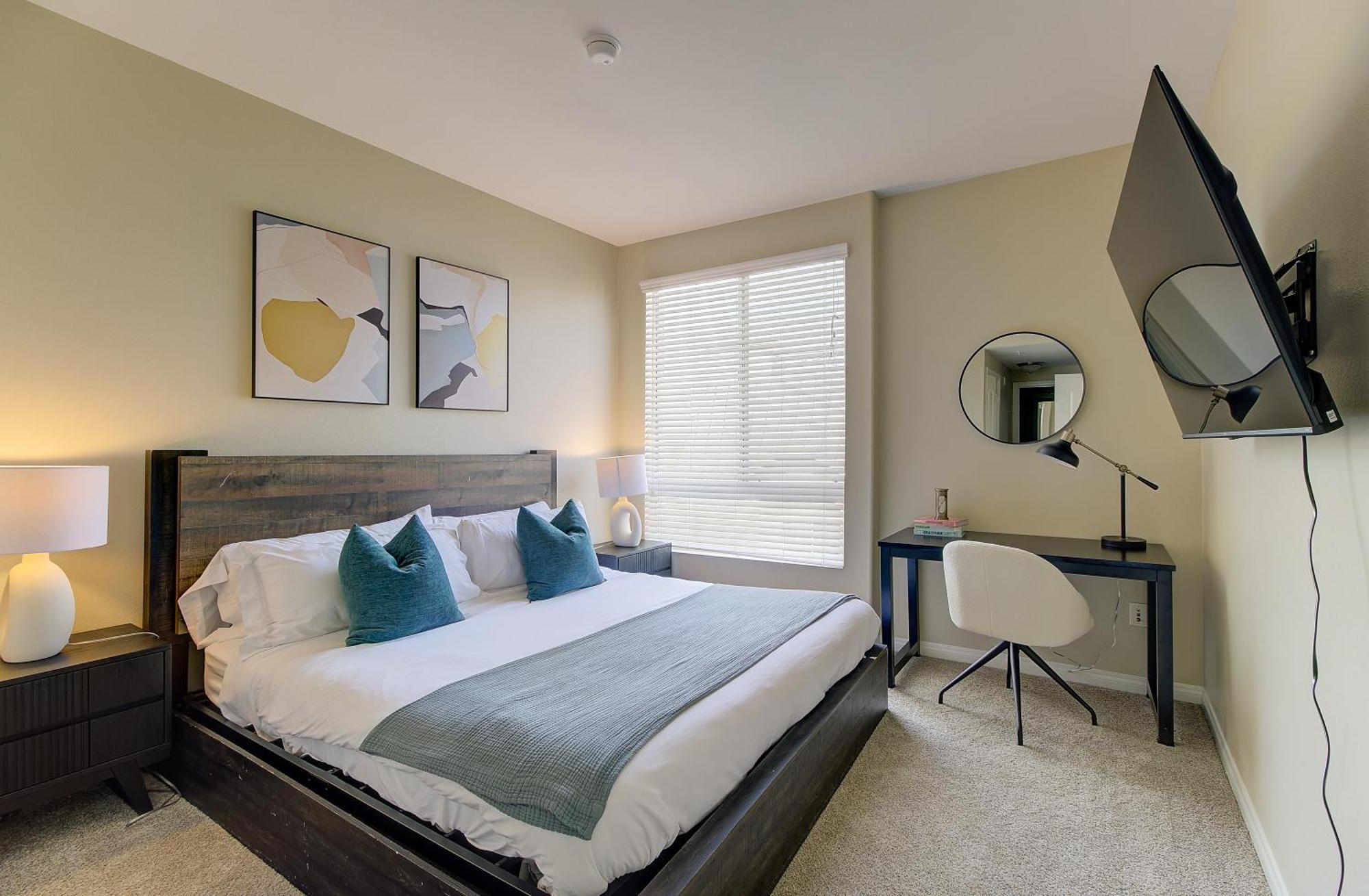 Zircon Zen - Quiet Retreat 2br Pool, Jacuzzi Marina *