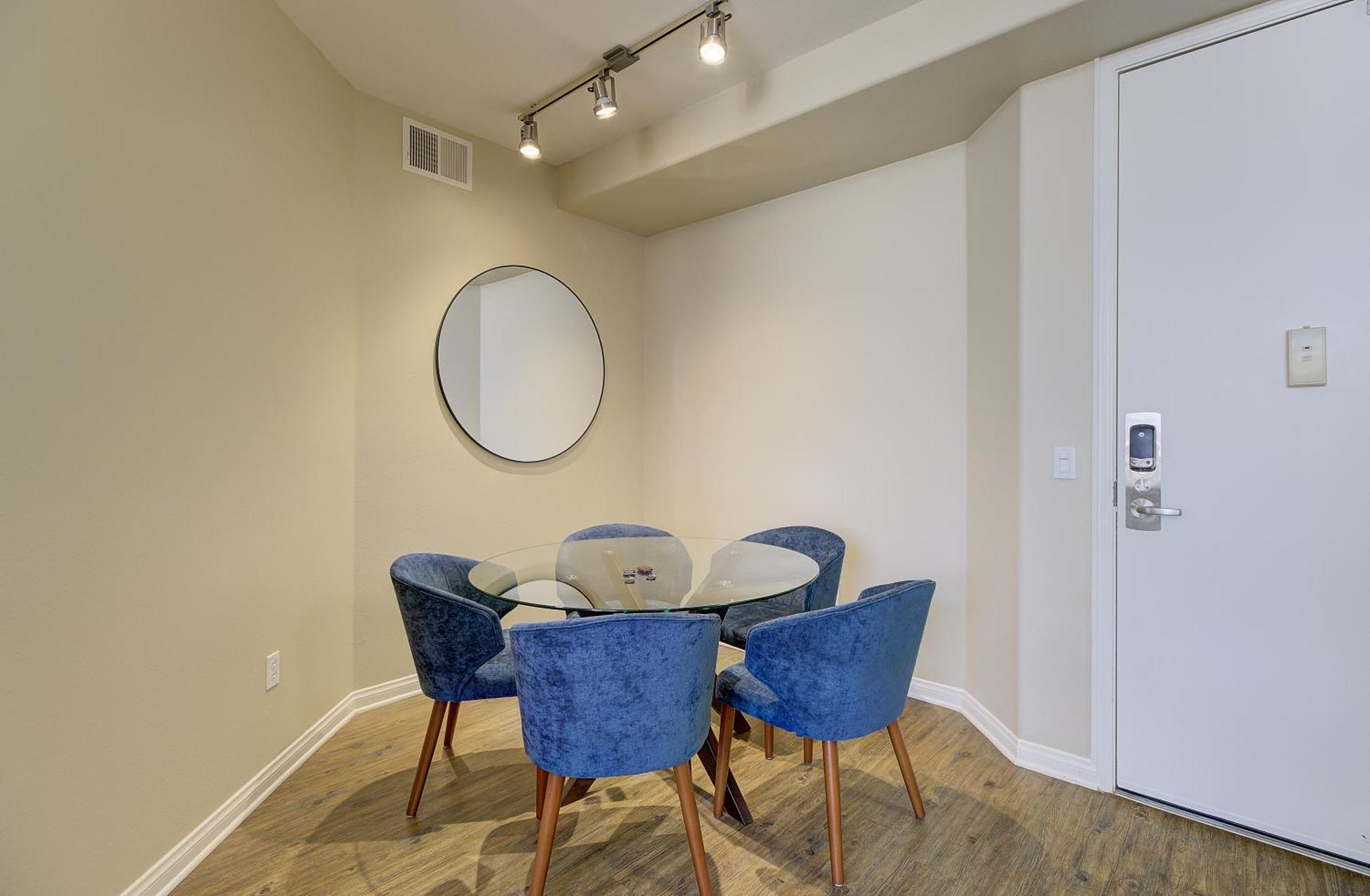 Apartment Zircon Zen - Quiet Retreat 2br Pool, Jacuzzi Marina