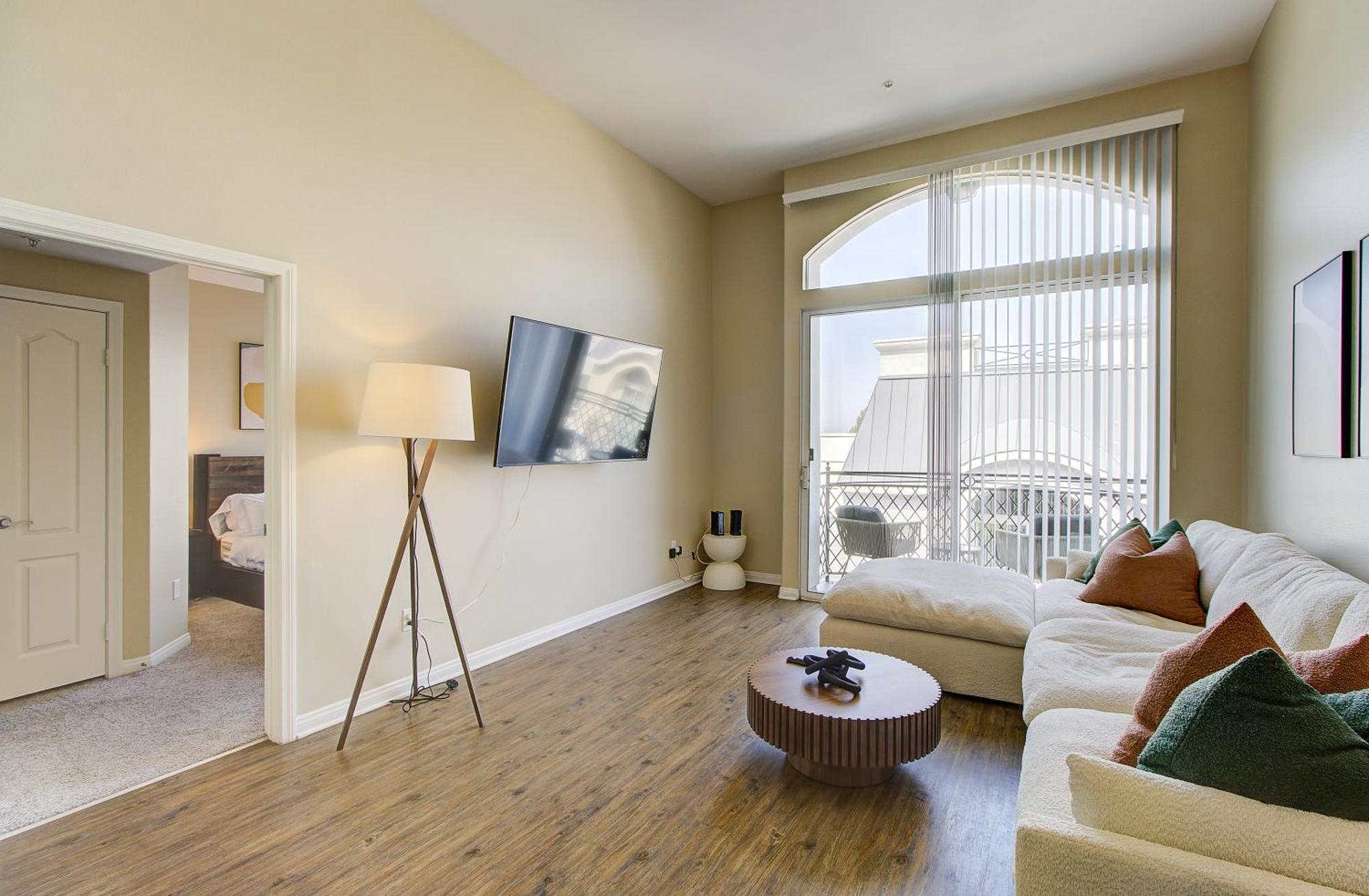Zircon Zen - Quiet Retreat 2br Pool, Jacuzzi Marina *