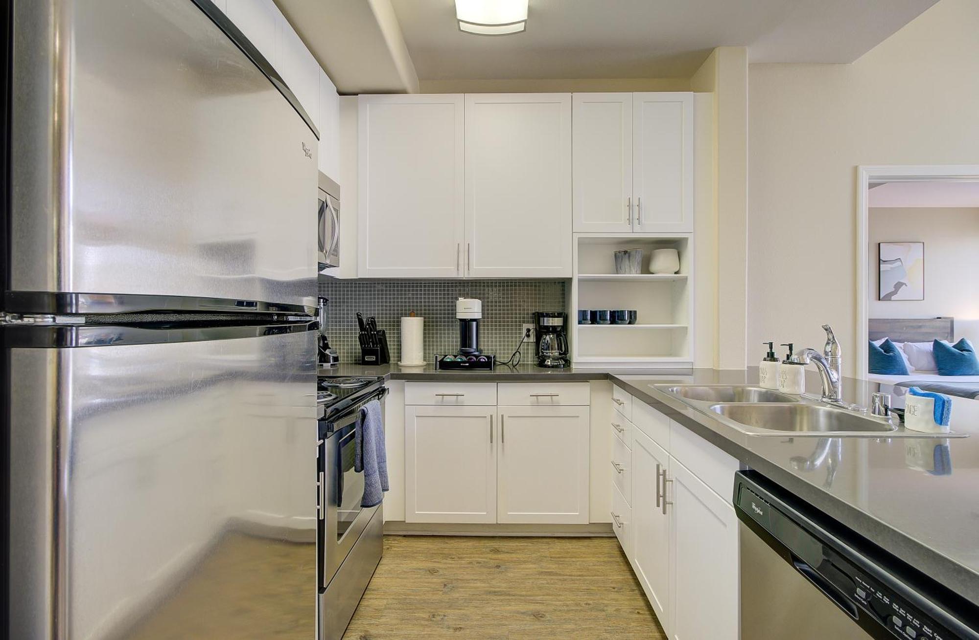Zircon Zen - Quiet Retreat 2br Pool, Jacuzzi Marina * Los Angeles