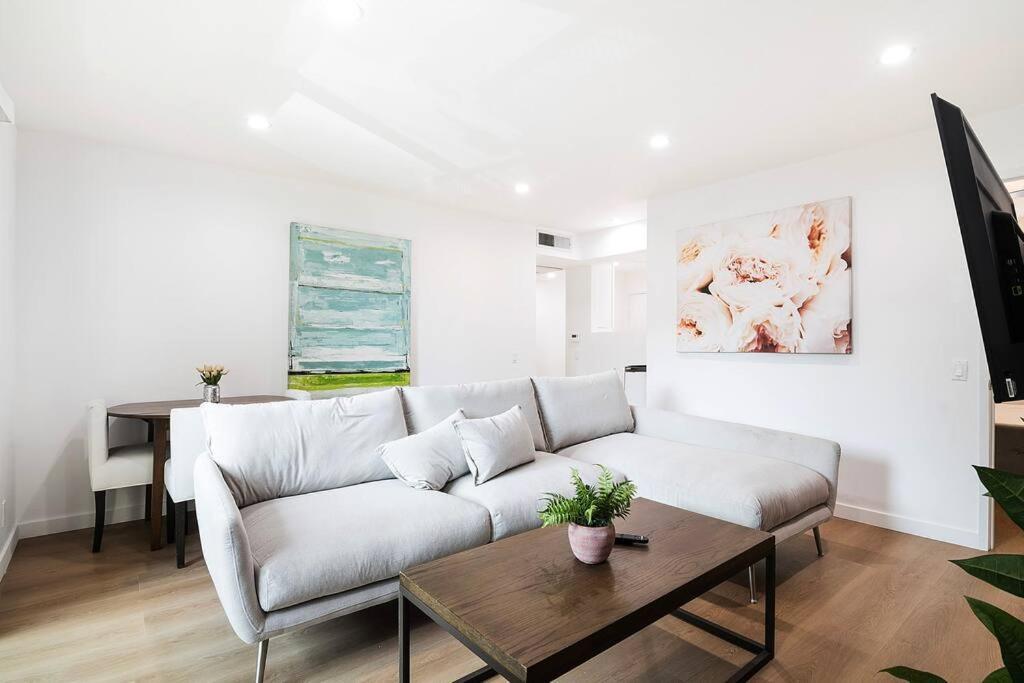 2br Bonus And Pool Access Near Universal