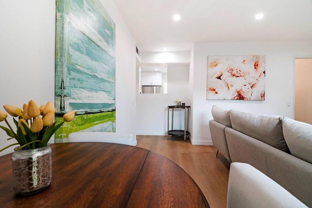 2br Bonus And Pool Access Near Universal