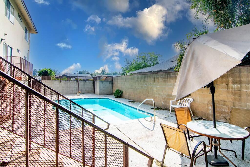 2br Bonus And Pool Access Near Universal Apartment