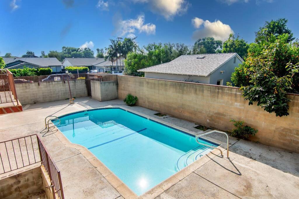 2br Bonus And Pool Access Near Universal