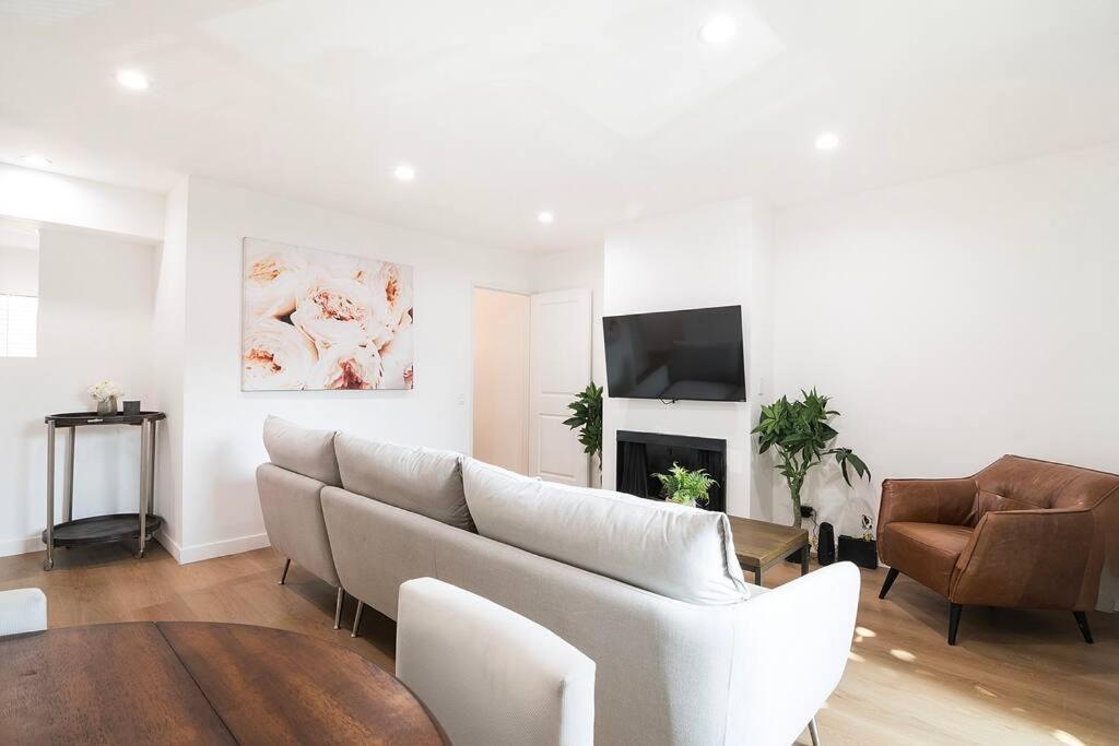 2br Bonus And Pool Access Near Universal