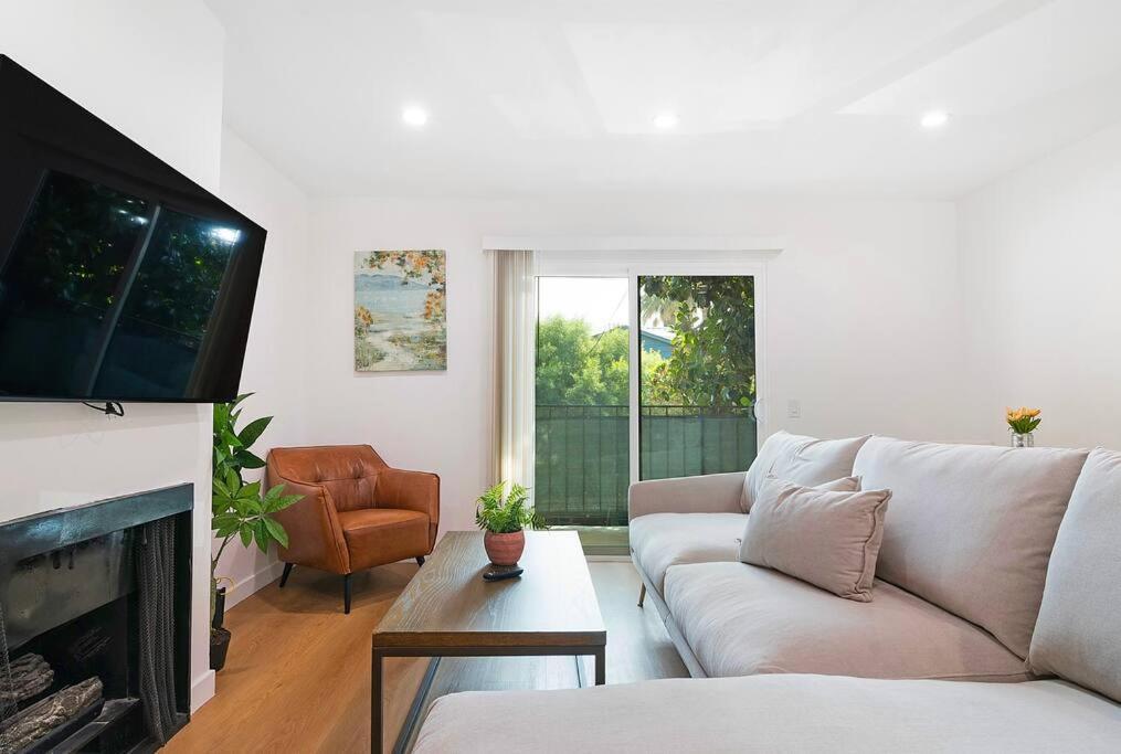 2br Bonus And Pool Access Near Universal