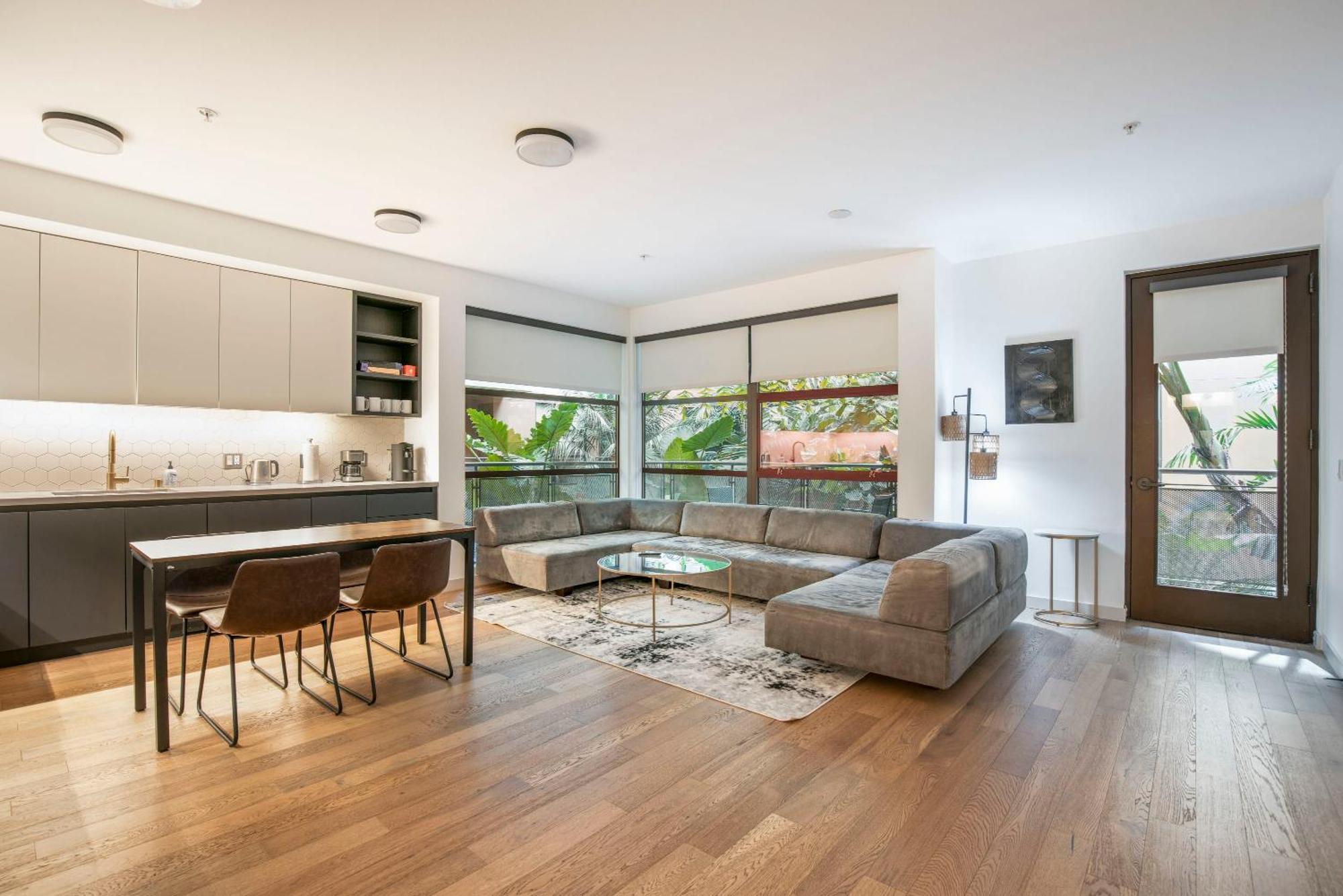 2br Peaceful Hollywood Oasis El