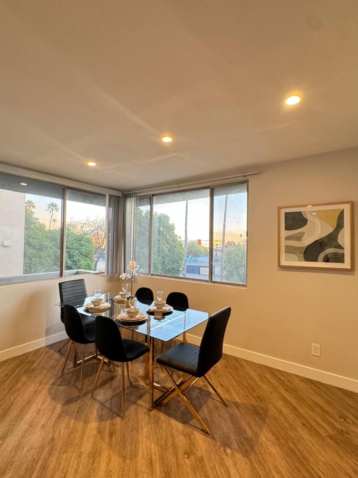 Apartment Incredible Two Bedroom Hollywood Free Parking