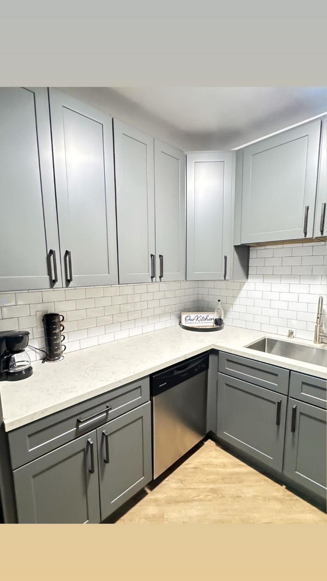 Incredible Two Bedroom Hollywood Free Parking Apartment *