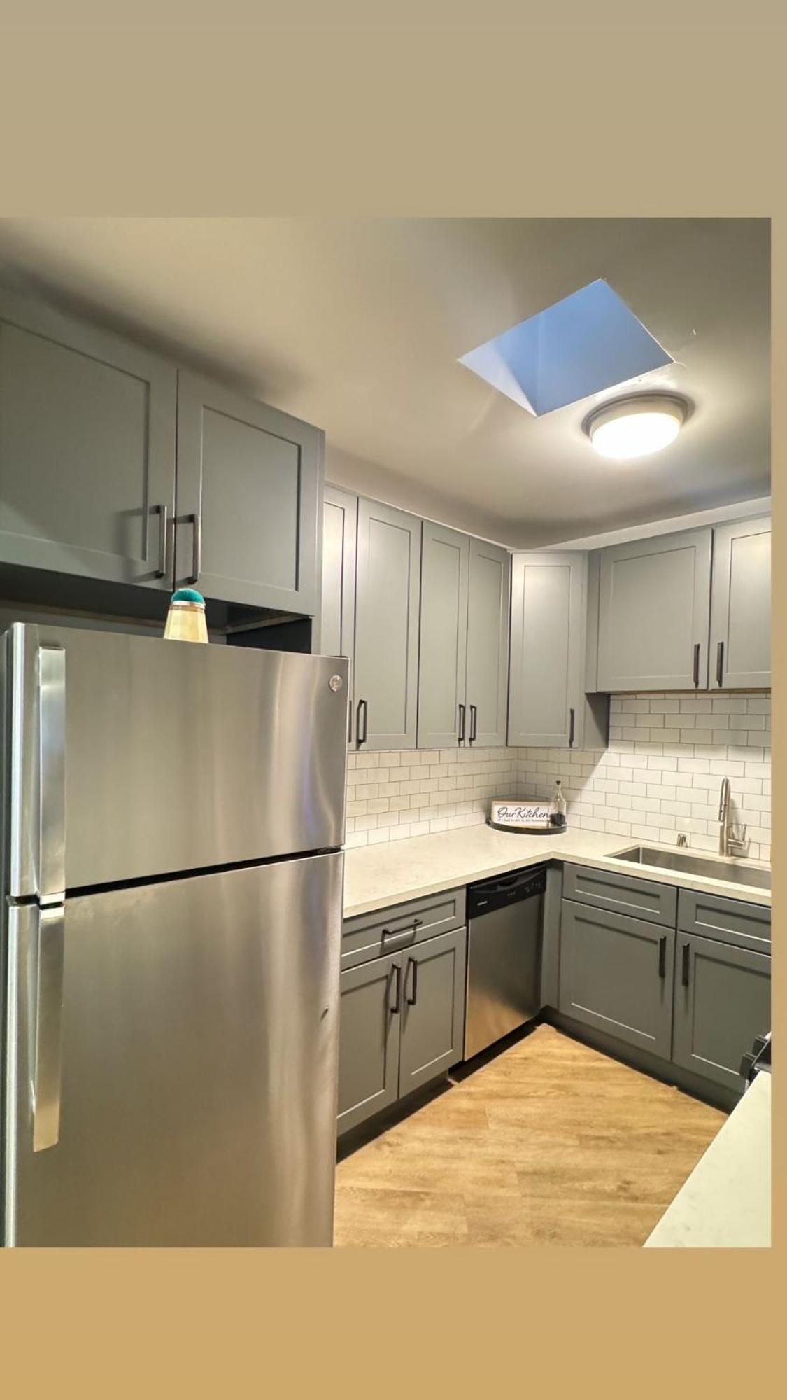Incredible Two Bedroom Hollywood Free Parking Apartment