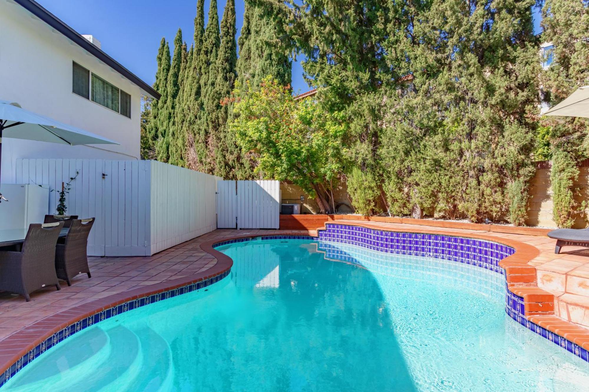 Tranquil Getaway Retreat Sleeps 8 Guest Holiday home Los Angeles