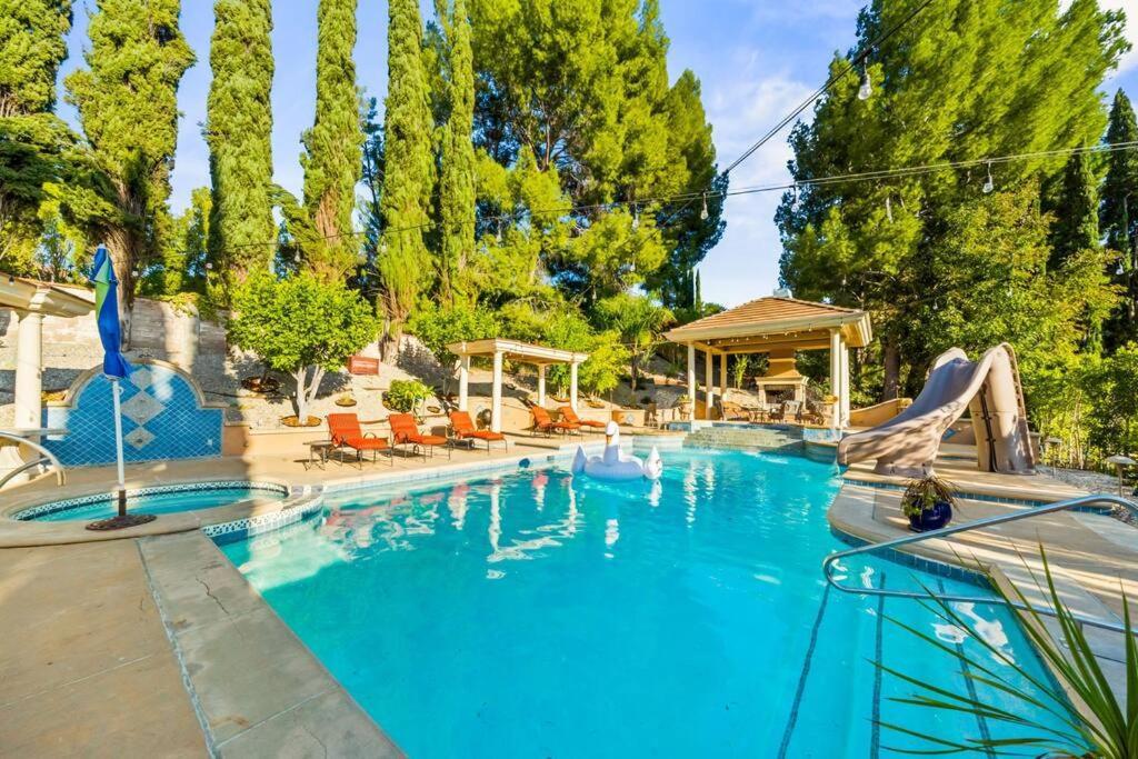 With Games, Slide, Oasis Holiday home Los Angeles