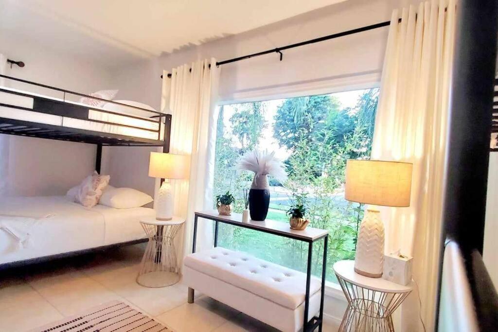 Casa de férias Stylish Ranch With Gorgeous Swimming Pool & Piano Los Angeles