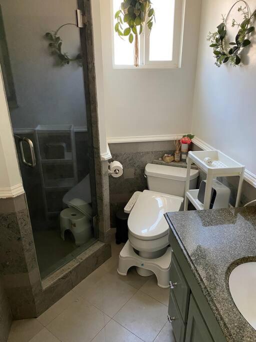 Angeles Serenity, A Reseda Family Los Angeles
