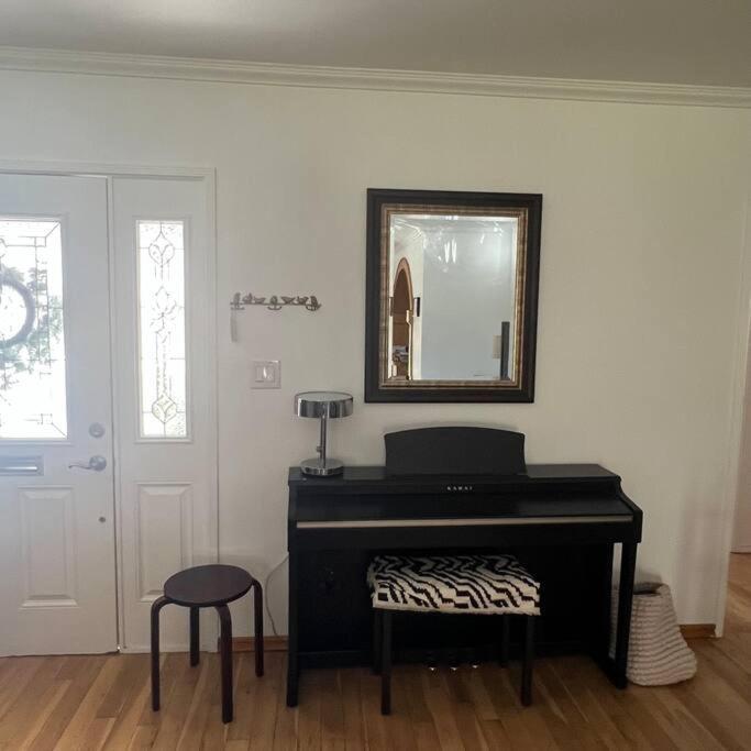 Angeles Serenity, A Reseda Family
