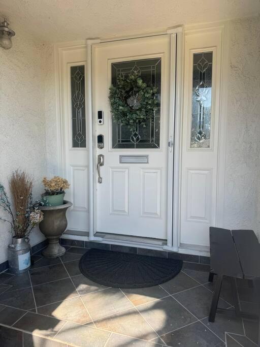 Angeles Serenity, A Reseda Family *