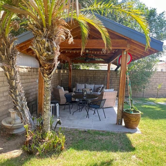 Angeles Serenity, A Reseda Family