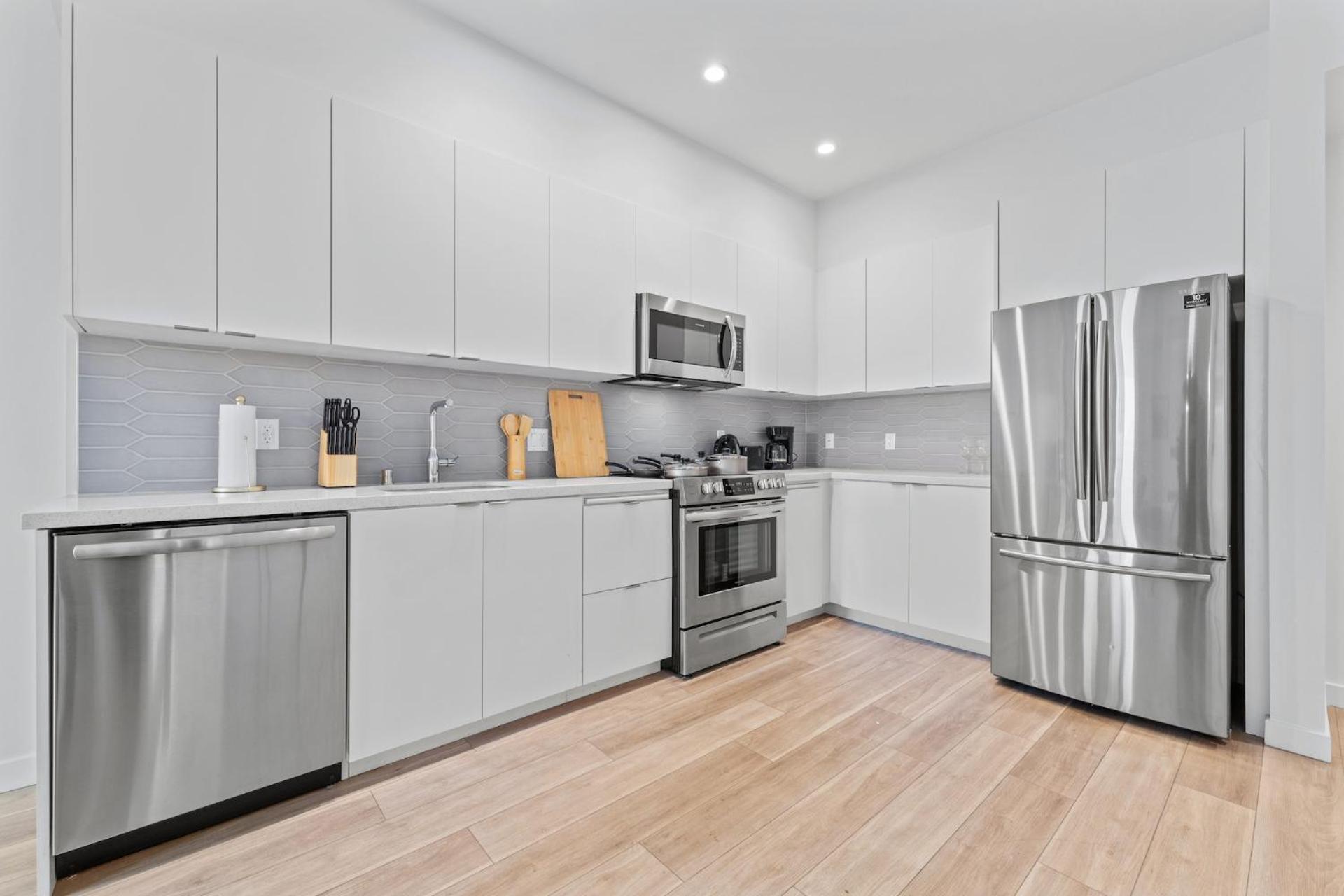Stylish La Prime Location In Wilshire Blvd Apartment