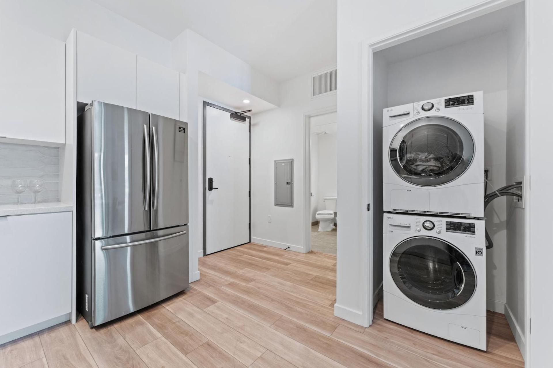 Stylish La Prime Location In Wilshire Blvd Los Angeles
