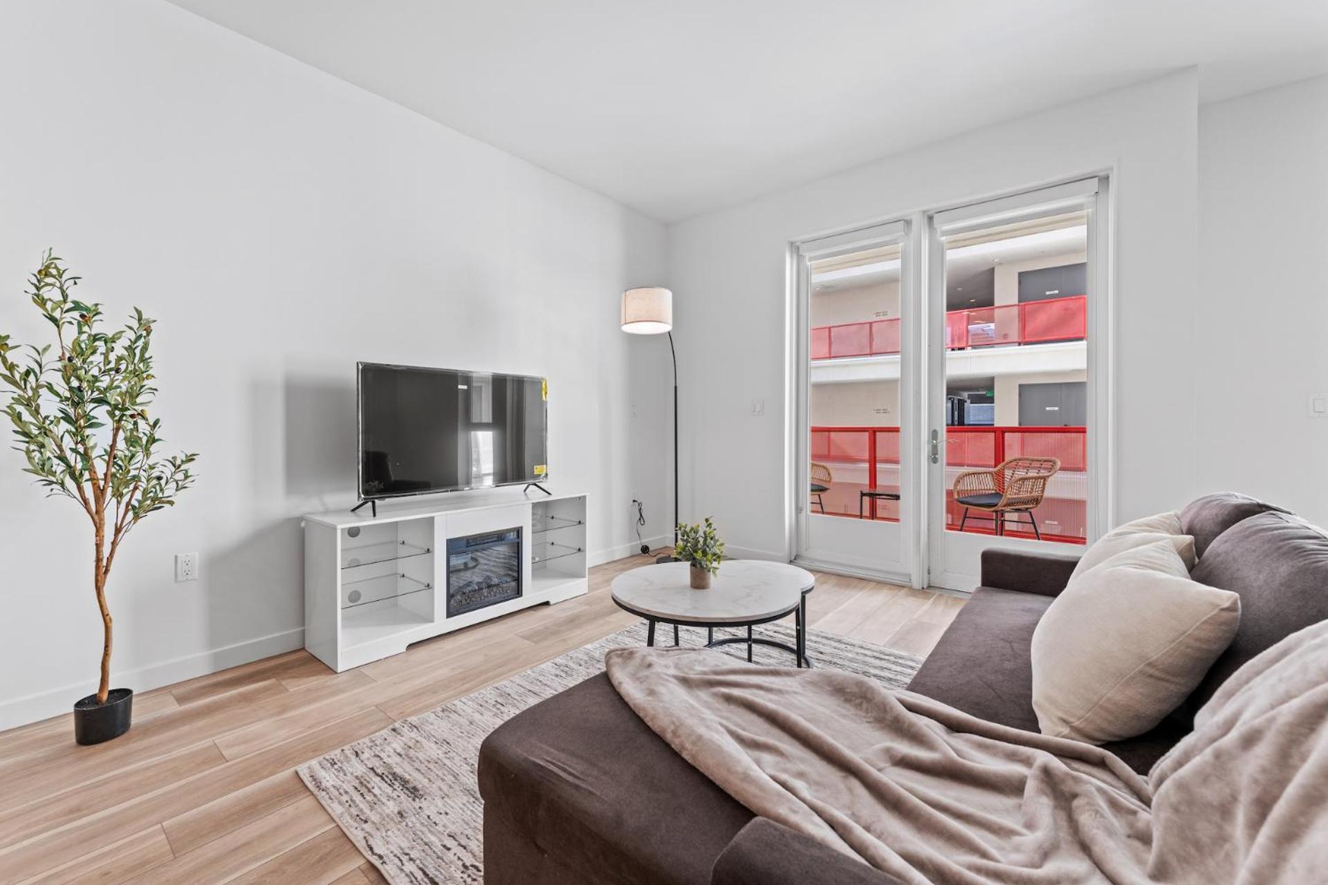 Stylish La Prime Location In Wilshire Blvd Apartment Los Angeles