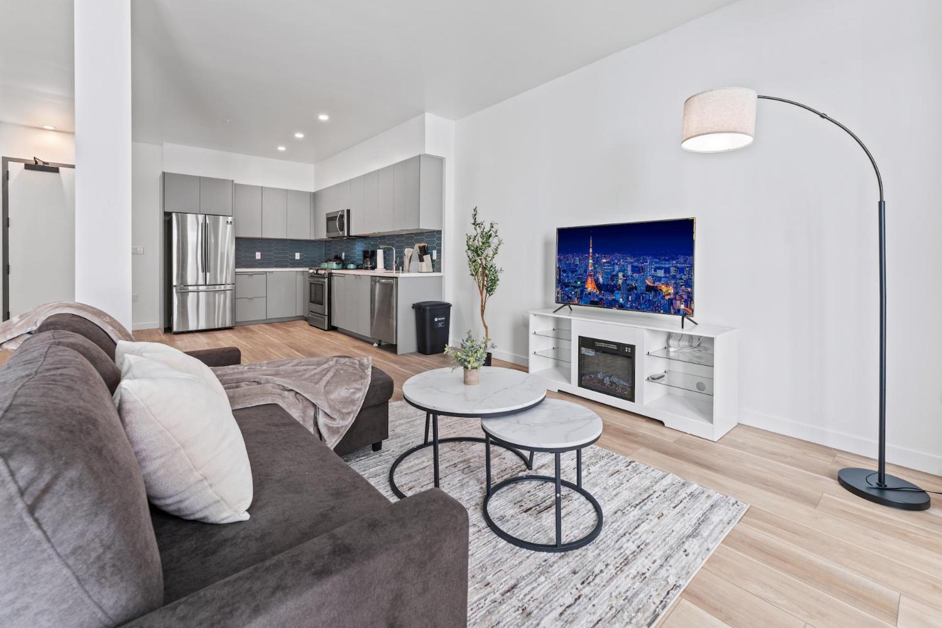 Stylish La Prime Location In Wilshire Blvd Apartment Los Angeles