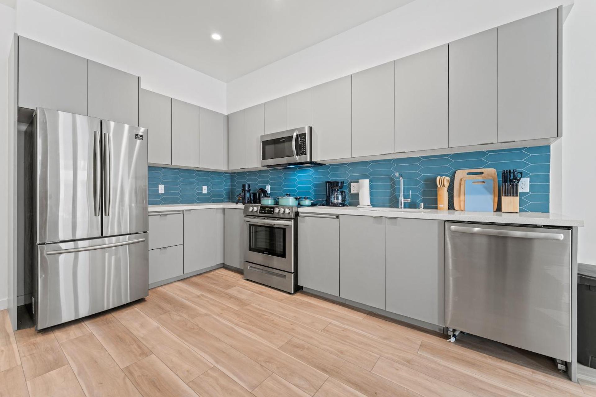 Stylish La Prime Location In Wilshire Blvd *
