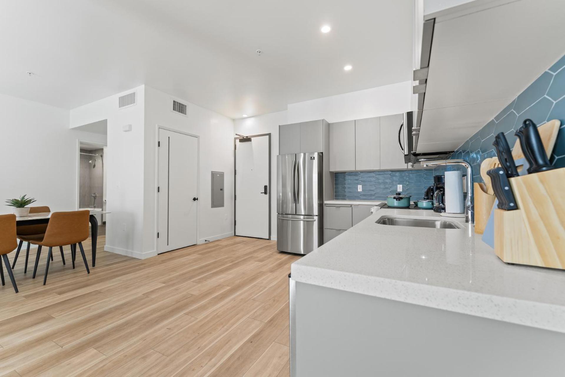 Stylish La Prime Location In Wilshire Blvd Los Angeles